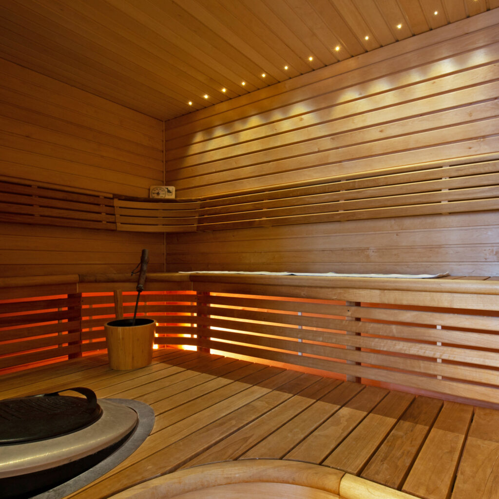Hetivalmis sauna sisältä.